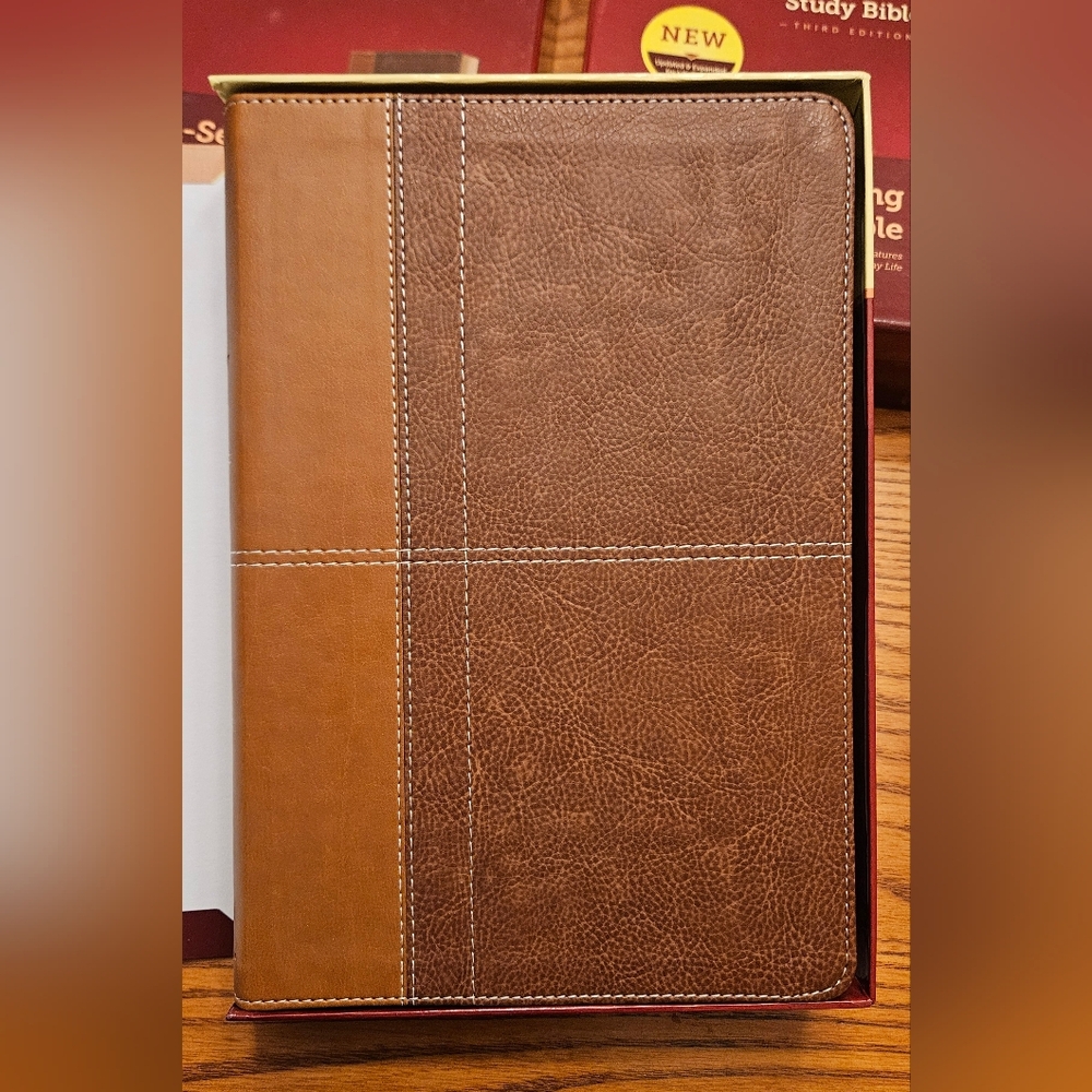 NEW IN BOX Life Application NIV Study Bible Third Edition in Brown Leathersoft - Picture 3 of 3